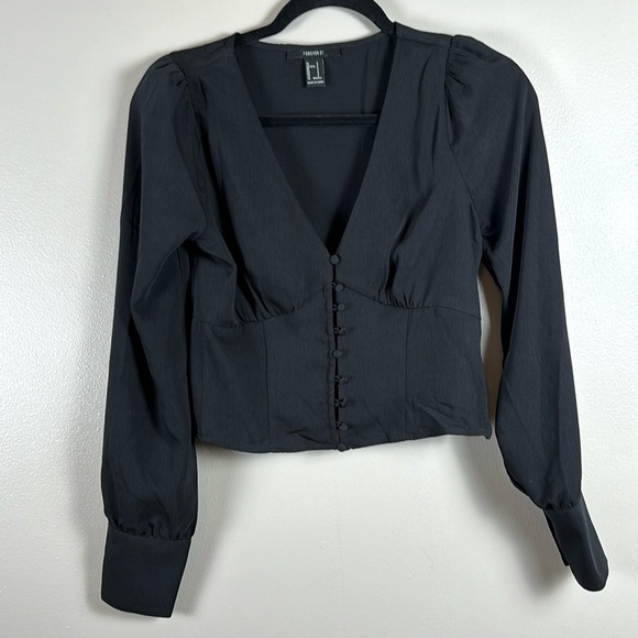 NWOT Forever 21 Button Down V-Neck Long Sleeve Blouse - Picture 1 of 9